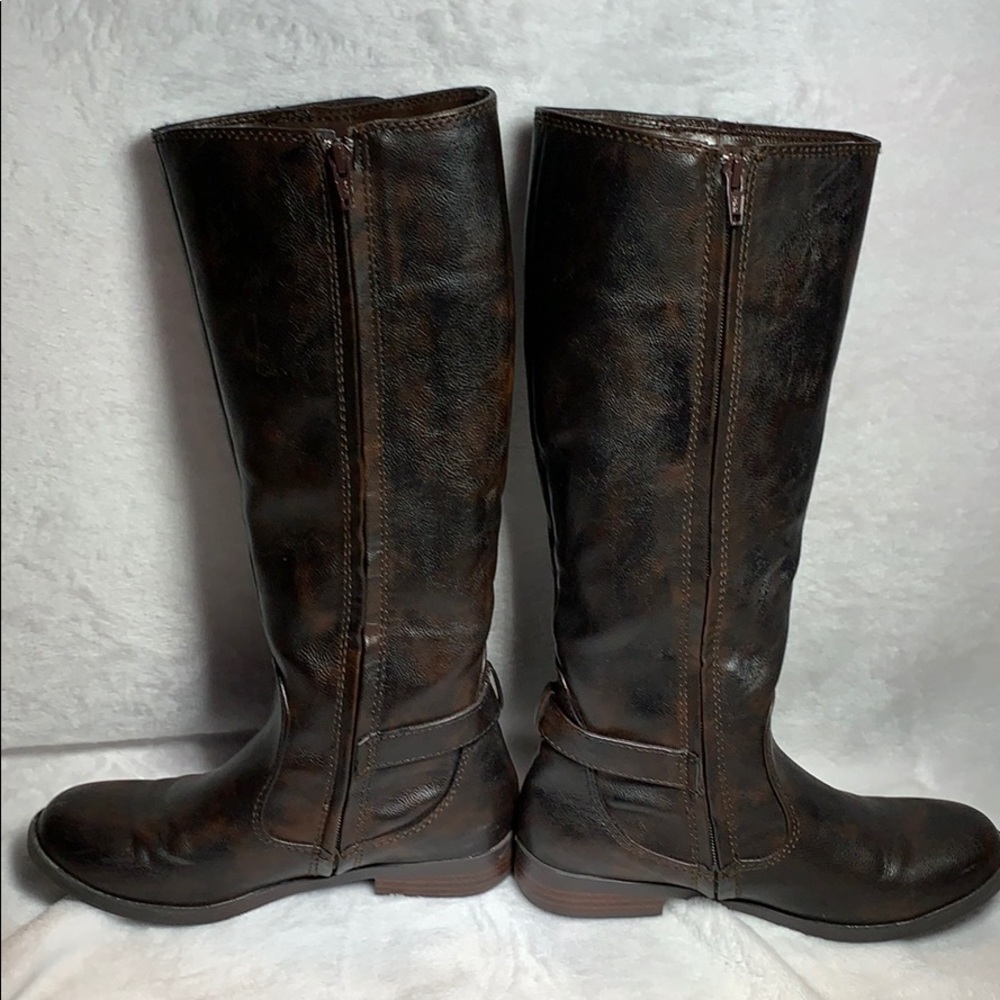 Boots - Picture 3 of 7